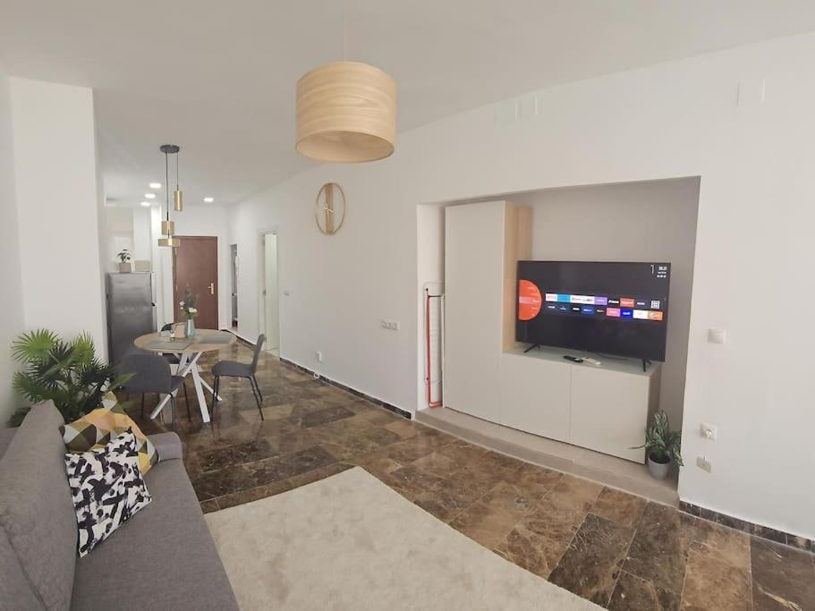 Tao City Center Apartment With Fee Wifi And Air Con By Namaste Elite ตอร์เรโมลิโนส ภายนอก รูปภาพ