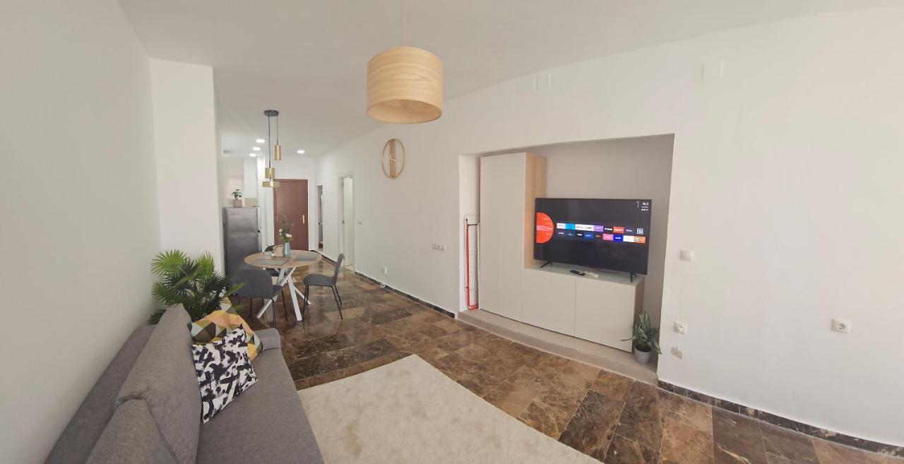 Tao City Center Apartment With Fee Wifi And Air Con By Namaste Elite ตอร์เรโมลิโนส ภายนอก รูปภาพ