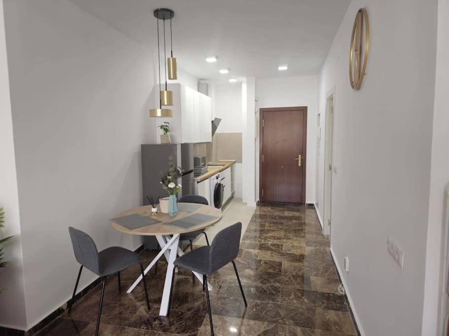 Tao City Center Apartment With Fee Wifi And Air Con By Namaste Elite ตอร์เรโมลิโนส ภายนอก รูปภาพ