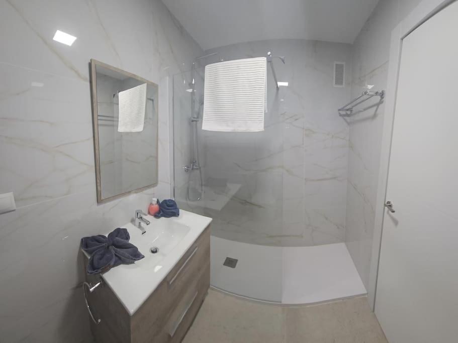 Tao City Center Apartment With Fee Wifi And Air Con By Namaste Elite ตอร์เรโมลิโนส ภายนอก รูปภาพ