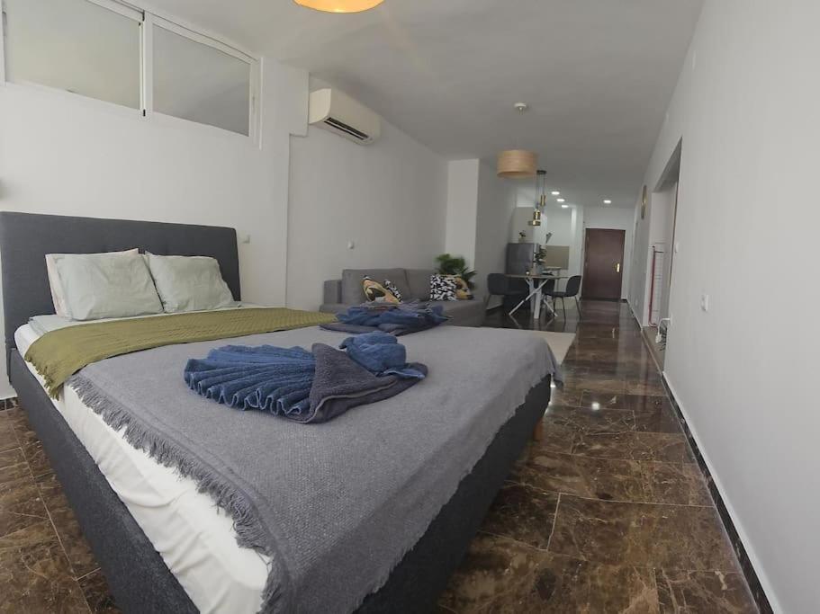 Tao City Center Apartment With Fee Wifi And Air Con By Namaste Elite ตอร์เรโมลิโนส ภายนอก รูปภาพ